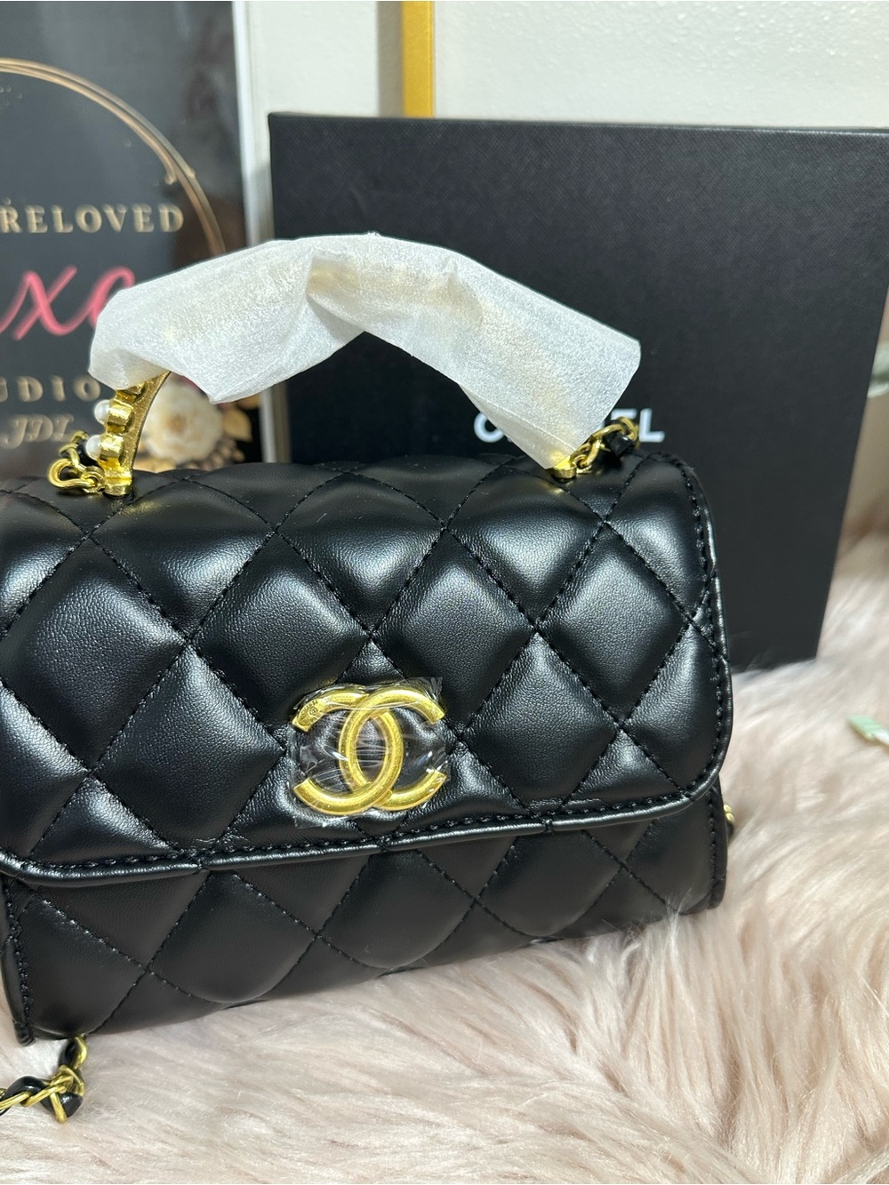 GWP quilted crossbody bag - Picture 2 of 9